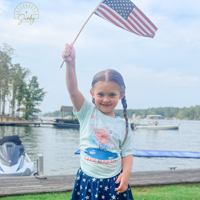 RED WHITE AND BOATS TEE